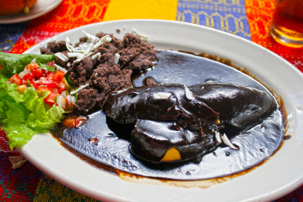 Aprende cómo preparar mole + Receta de mole negro de Oaxaca