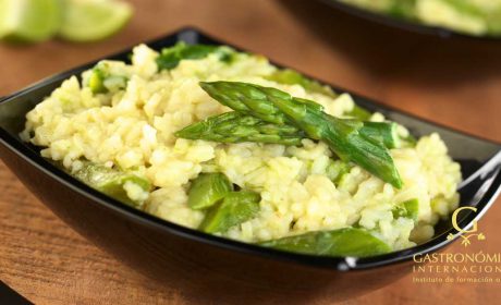 Receta de la semana: Risotto milanese con espárragos salteados