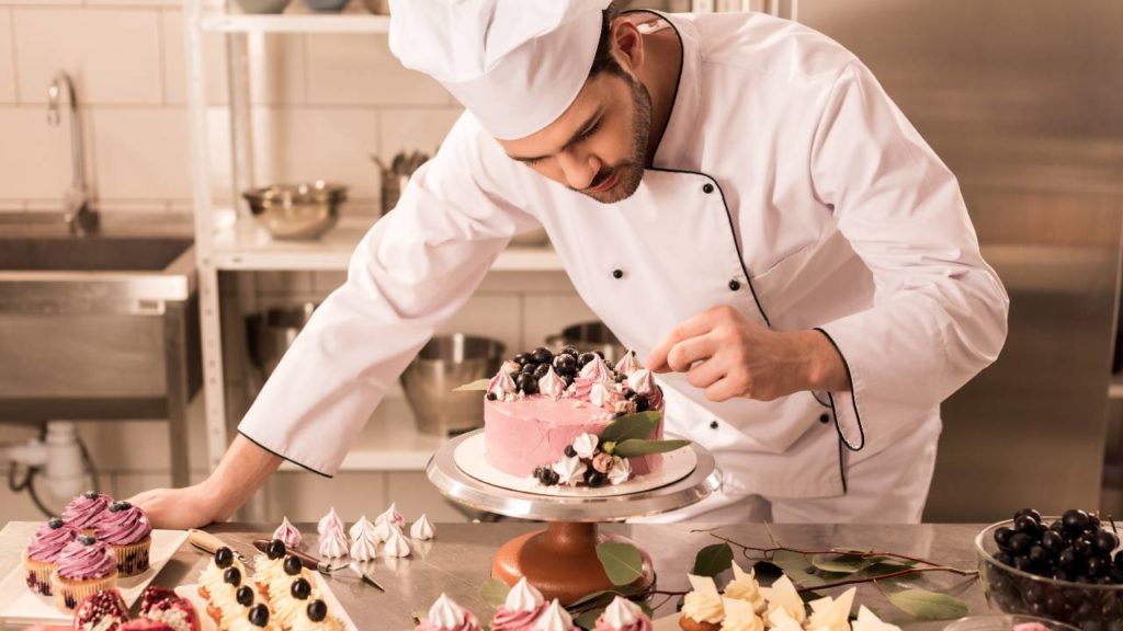 Qué es y cuáles son las principales funciones de un Chef Pastelero? |  Gastronómica Internacional